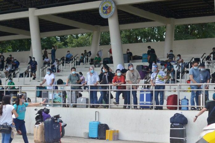 NEGLECTED ‘MODERN HEROES’. What’s next for these repatriated Ilonggo overseas workers – our so-called “bagong bayani” – that the Overseas Workers Welfare Administration dumped at the Iloilo City Freedom Grandstand after fetching them at the Iloilo Airport on Aug. 23, 2020? The agency failed to coordinate with the Iloilo City government about the repatriation and the needed quarantine facilities, according to Mayor Jerry Treñas. IAN PAUL CORDERO/PN
