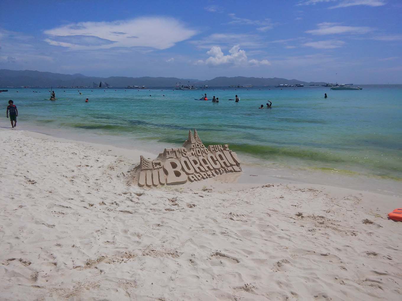 Algae not turning off Boracay tourists