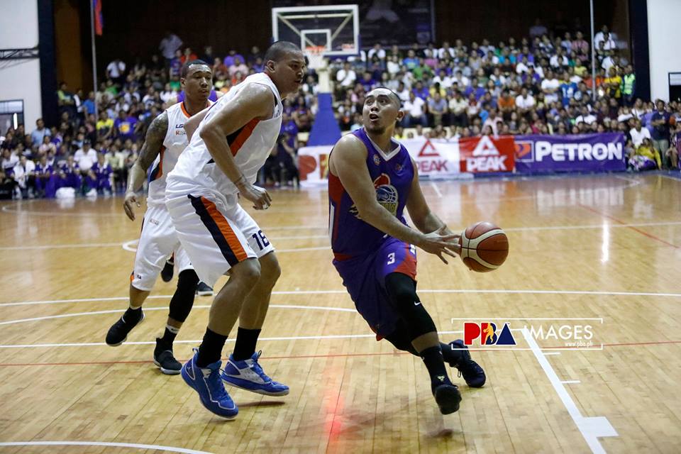 sports hotshots over bolts