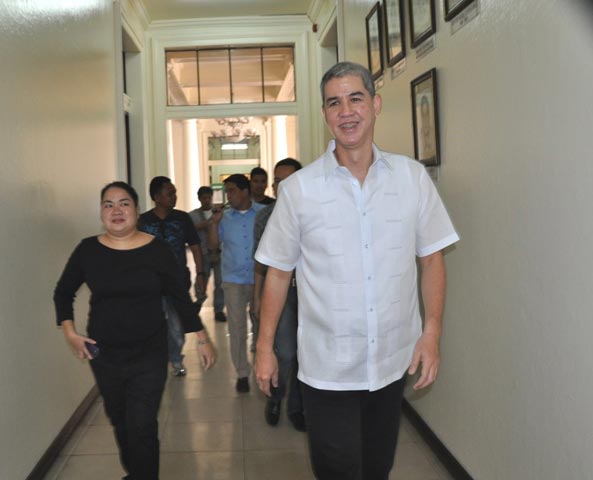 vice-governor-elect-lacson-tours-provincial-capitol