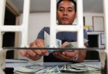 PH peso drops further to weakest level in 12 years