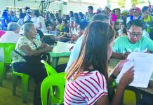 1,300 Boracay residents, displaced workers get P19.9-M livelihood aid