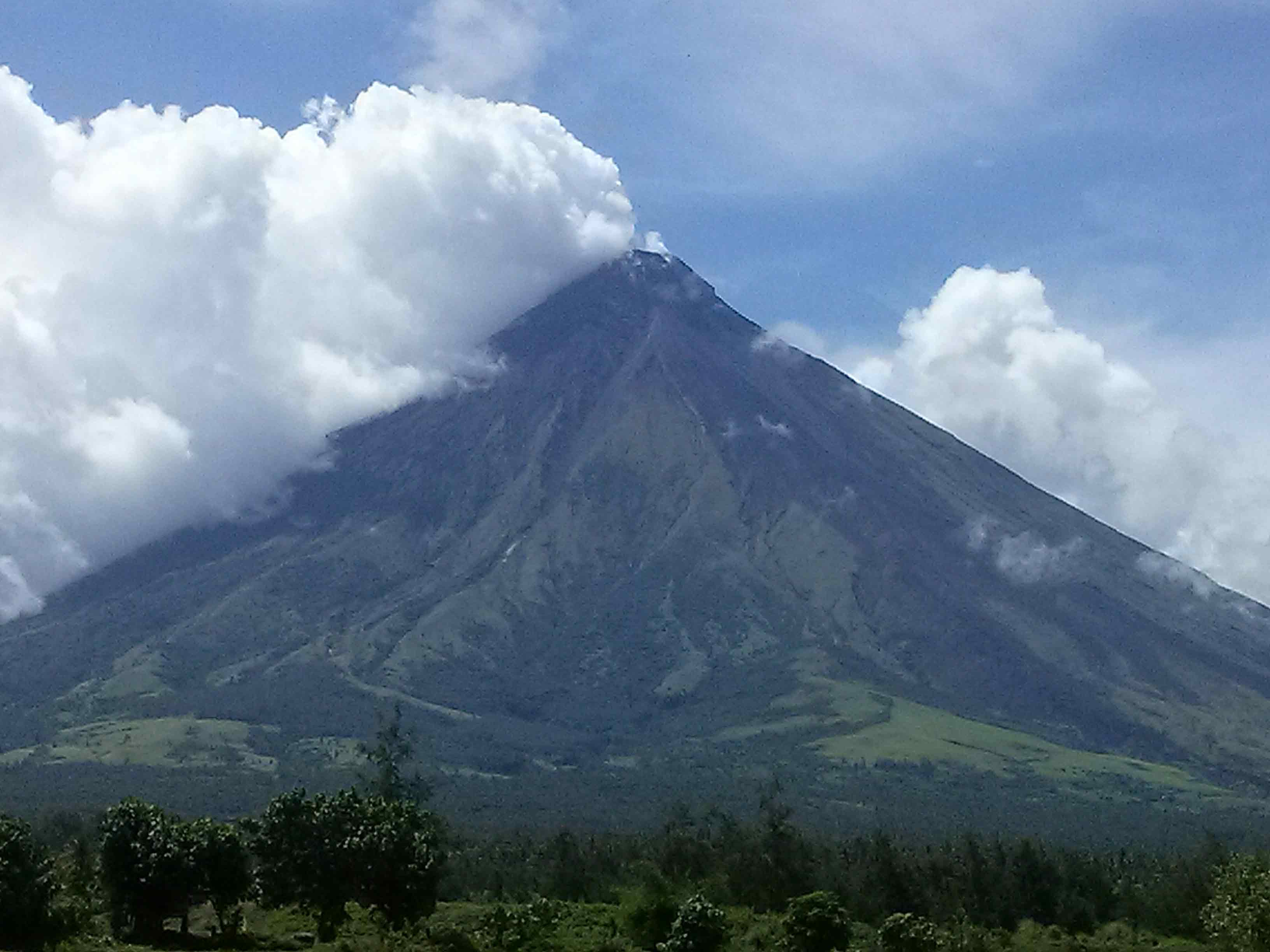 Mayon Level 2 alert status maintained after Sunday blast 