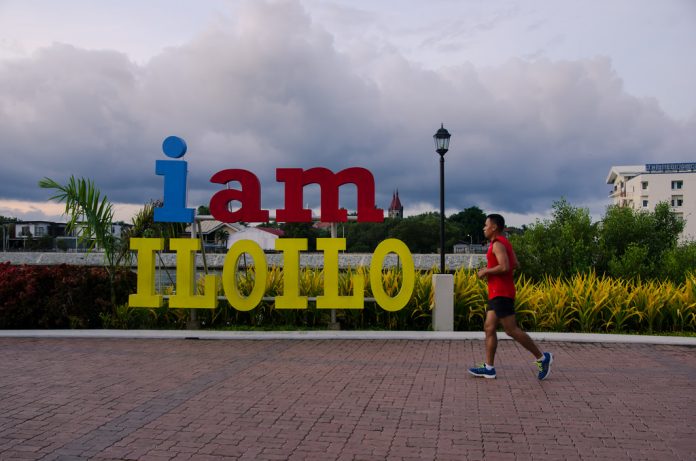 PHOTO BY ROMEO BANIAS A jogger passes by the large “I Am Iloilo” sign along the Iloilo River Esplanade.