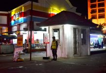‘NO EXEMPTION’ NIGHT SENTINEL. A policeman guards the entrance of Smallville Complex in Mandurriao, Iloilo City. Smallville is a popular strip of bars, restaurants and discotheques. Panay News Photo