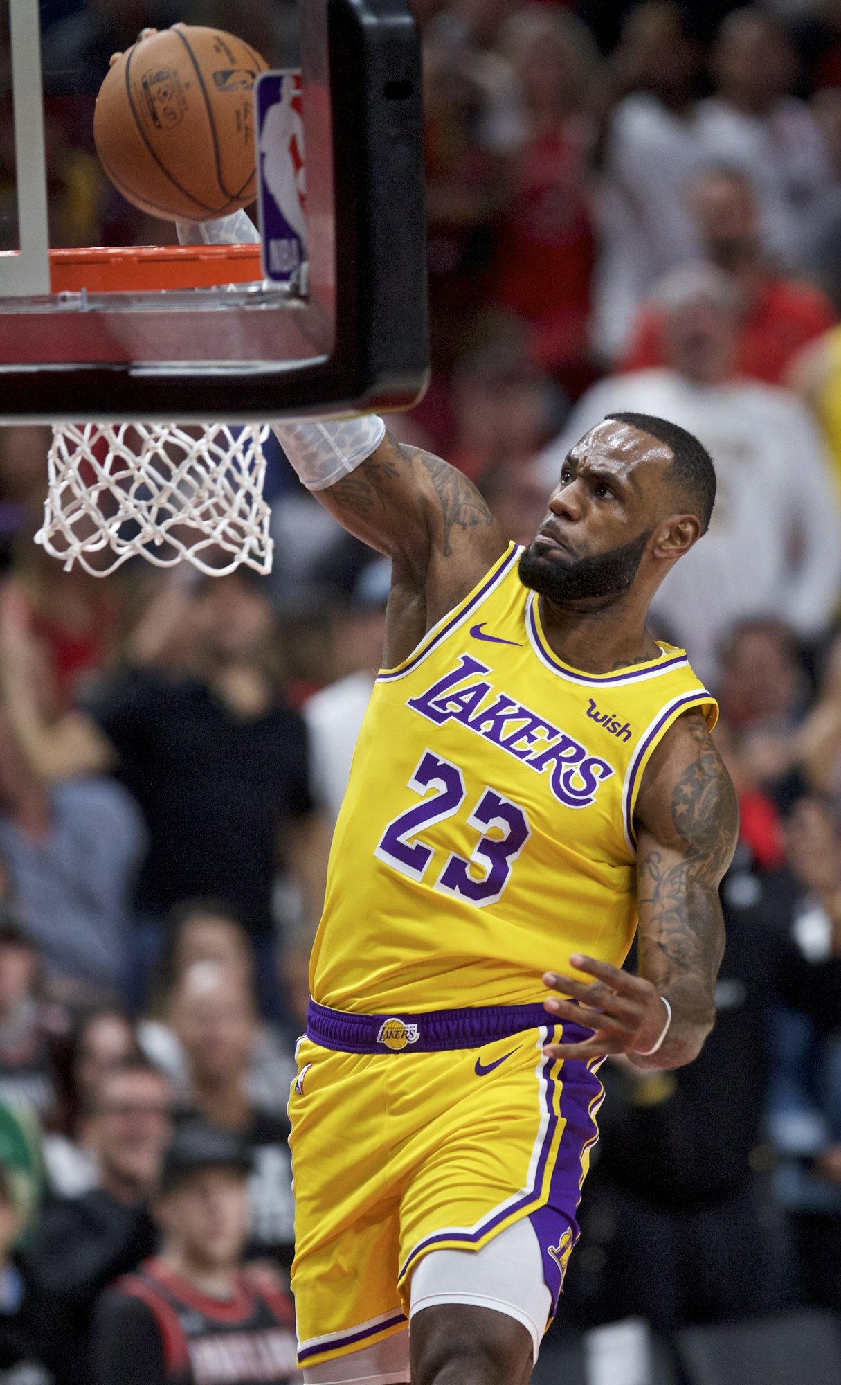 lebron james 16 lakers