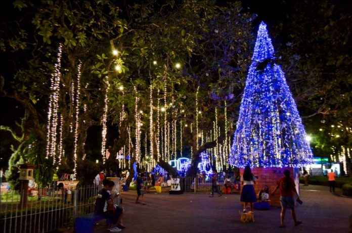 Iloilo City’s Plaza Libertad Christmas Lights