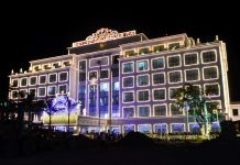 A sight to cherish: Visitors marvel at Iloilo capitol lights
