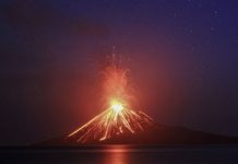 Indonesia ‘volcano tsunami’ kills hundreds