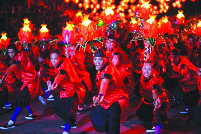 Shown here are Bacolaodiat Festival dancers photographed in 2015. “Bacolaodiat” is derived from words “Baco” and “Lao Diat” – the former means Bacolod while the latter is a Fookien word for celebration. BACOLAODIAT.COM