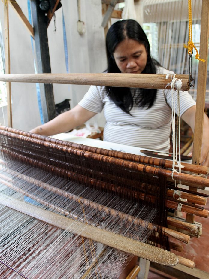 Aklan weaver