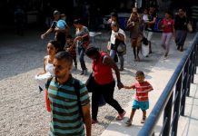 Colombia allows Venezuelans to enter on expired passports