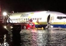 Boeing 737 skids into Florida river