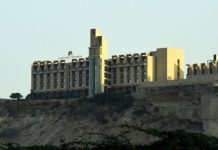 Gunmen storm 5-star hotel in Pakistan