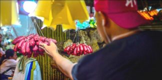 TO BUY OR NOT TO BUY. A buyer checks chorizos at the public market of La Paz district in Iloilo City. Meat vendors complain of a sharp drop in chorizo sales and blame a freak accident at a meat shop – an employee was swallowed by a meat mixer and died. IAN PAUL CORDERO/PN
