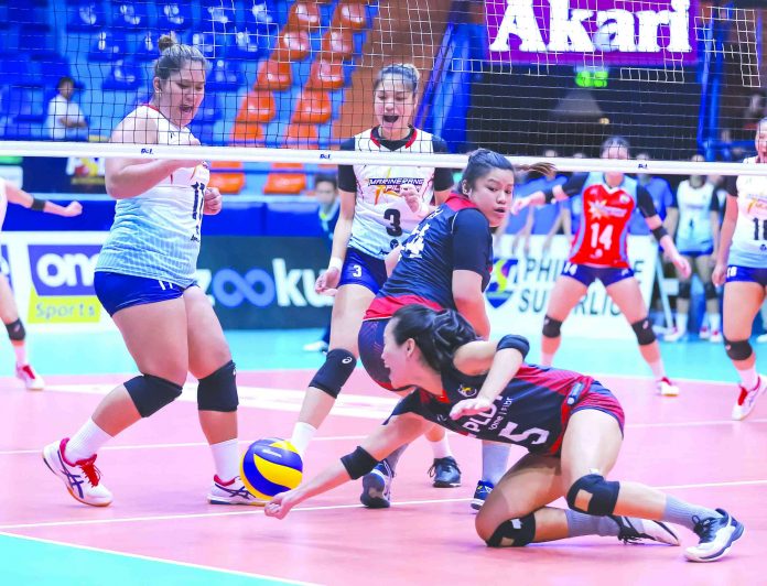 Gretchel Soltones PLDT Home Fibr Power Hitters’ Gretchel Soltones attempts to save the ball. PSL
