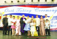 ‘HISTORIC OATH’ Baronda takes oath as first congresswoman of Iloilo City Julienne “Jam-Jam” Baronda (sixth from right) takes oath as the first lady representative of the lone district of Iloilo City last Friday, June 28. With her in the photo are her family members and Ilonggo Supreme Court Associate Justice Francis Jardeleza.