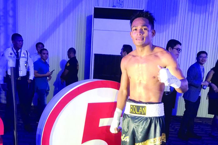 Negros Occidental’s Rolando Servania is the new WBC Asia Boxing Council Youth super bantamweight champion.