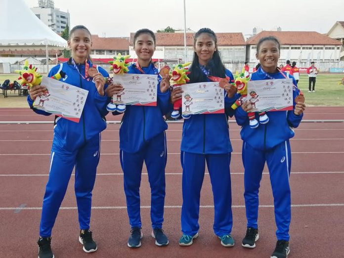 Bernalyn Bejoy, Charmaine De Ocampo, Divina Mahusay and Riza Jane Valiente Negrense Bernalyn Bejoy (left) along with the 4x400 girls relay team of Charmaine De Ocampo, Divina Mahusay and Riza Jane Valiente. PHOTO COURTESY OF ADDY ARCA