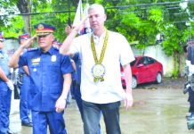 Negros Occidental Police Provincial Office chief Colonel Romeo Baleros (left) leads the arrival honors for Gov. Eugenio Jose Lacson. Lacson was the guest of honor during Monday’s flag-raising ceremony at Camp Alfredo Montelibano Sr. in Bacolod City. Negros Occidental PIO via PNA
