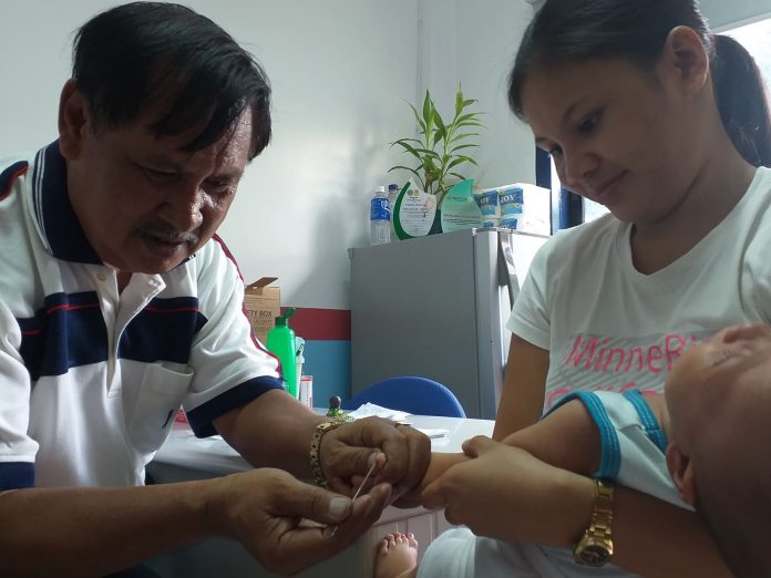 DENGUE TEST DENGUE TEST. Volunteer medical technologist Buenaventura Mainar Jr. extracts a blood specimen from a baby at the rural health unit of Cabatuan, Iloilo. The mother wants to find out if her baby has dengue. Cabatuan has 256 dengue cases with one death, data from the Provincial Health Office of Iloilo show. The province is under a state of calamity due to a dengue outbreak. IME SORNITO/PN