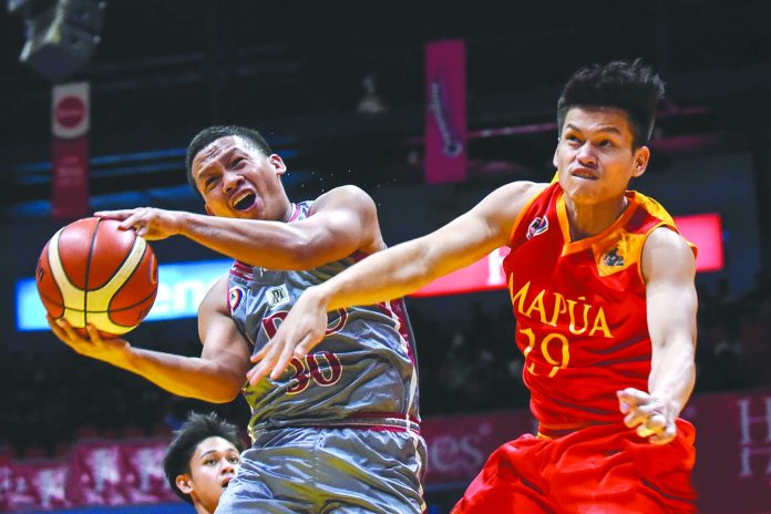 Lyceum of the Philippines’ Enzo Navarro is forced to an awkward shot while being defended by Mapua University Cardinals’ Jasper Salenga. TIEBREAKER TIMES PHOTO