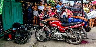 The 45-year-old tricycle driver Ernesto Regalado sustains gunshot wounds on the head and chest after an unidentified assailant peppered him with bullets in Barangay Jalandoni Estate, Lapuz district, Iloilo City on Friday, July 19. IAN PAUL CORDERO/PN