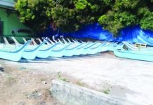 The Bureau of Fisheries and Aquatic Resources in Western Visayas gives away 900 fiberglass boats with engines to fisherfolk in Antique. Provincial senior aquaculturist Alletth Gayatin said Friday that only 200 of the 900 fiberglass boats have been delivered to their recipients. PNA