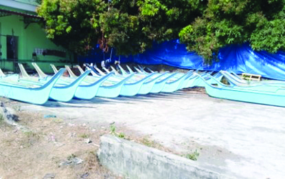 The Bureau of Fisheries and Aquatic Resources in Western Visayas gives away 900 fiberglass boats with engines to fisherfolk in Antique. Provincial senior aquaculturist Alletth Gayatin said Friday that only 200 of the 900 fiberglass boats have been delivered to their recipients. PNA