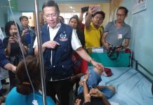 Dengue cases now below alert threshold THE DOCTOR IS IN. Health secretary Francisco Duque checks a boy with dengue and the latter’s mother at the West Visayas State University Medical Center in Jaro, Iloilo City. They are from Passi City in Iloilo province but the Don Valerio Palmares Sr. Memorial District Hospital is already teeming with patients. The Department of Health has recorded 18,834 dengue cases in the region since January this year. IME SORNITO/PN