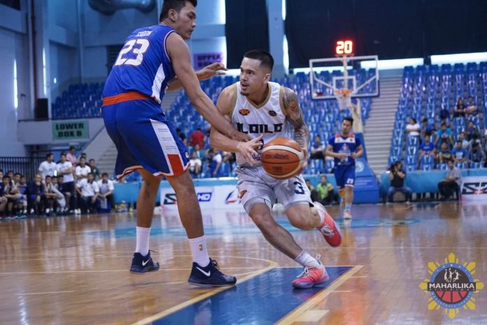 Iloilo United Royals’ Jasper Parker is held by the defense. MPBL