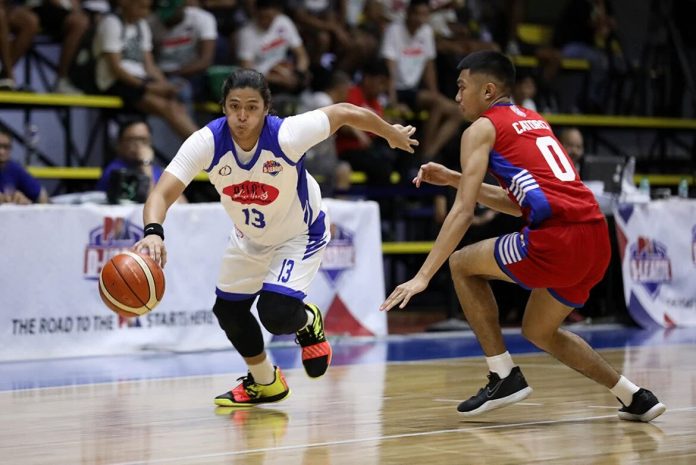 James Martinez James Martinez of Asia’s Lashes Tomas Morato Soldiers evades his AMA Online Education Titans defender. PBA PHOTO