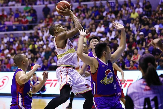 Justin Brownlee Barangay Ginebra San Miguel Kings’ Justin Brownlee mauls the defense of Magnolia Hotshots for an inside hit. PBA
