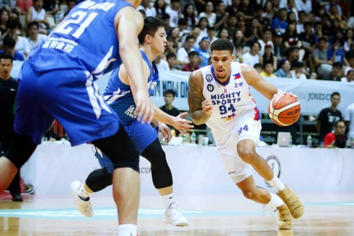 McKenzie Moore of Mighty Sports-Go For Gold-Philippines dribbles the ball against Chinese Taipei-B defenders. CIGNAL-SBP PHOTO