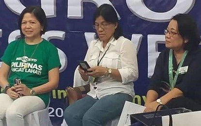 NegOcc upbeat on ‘PH Innovation Act’ BUSINESS TALK. (From left) Mary Ann Colmenares, chairperson of the Negros Occidental Provincial MSME Development Council; Lucille Gelvolea, head of the Provincial Economic Enterprise Development Department; and Lea Gonzales, provincial director of the Department of Trade and Industry-Negros Occidental, in one of the events of the just-concluded 11th Negros Business Week held at Robinsons Place Bacolod. The signing of the Philippine Innovation Act has made MSMEs in Negros Occidental optimistic about the growth and development of local entrepreneurs. (Photo by Erwin P. Nicavera)