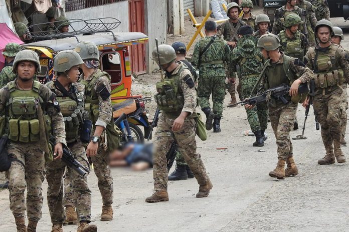 Soldiers Police recently confirm that a Filipino suicide bomber was among those behind the July 3 twin blasts in Sulu, marking the first validated case of a Philippine citizen involved in such an attack. ABS-CBN NEWS