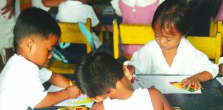 The number of dengue cases in Aklan continues to rise, based on the latest data from the Provincial Health Office. Acting Assistant School Division Superintendent Jose Niro Nillasca said as preventive measures, children are strongly encourage to wear protective clothing and long-sleeve clothes before they go to school. BOY RYAN ZABAL/AKEANFORUM