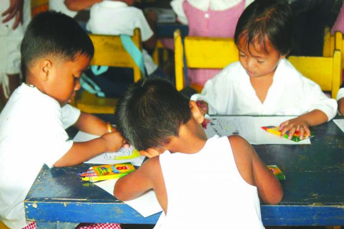 Students Degue Cases Aklan The number of dengue cases in Aklan continues to rise, based on the latest data from the Provincial Health Office. Acting Assistant School Division Superintendent Jose Niro Nillasca said as preventive measures, children are strongly encourage to wear protective clothing and long-sleeve clothes before they go to school. BOY RYAN ZABAL/AKEANFORUM