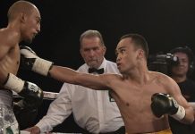 HALTED. Carlo Caesar Peñalosa (right) suffers an injury from an accidental head butt against Maximino Flores. Photo by Alvin S. Go/Rappler