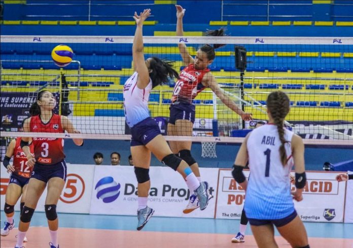Cherry Rondina of Petron Blaze Spikers Cherry Rondina of Petron Blaze Spikers splashes the ball towards the defense of Rhea Ramirez of Marinerang Pilipina Lady Skippers. PSL PHOTO