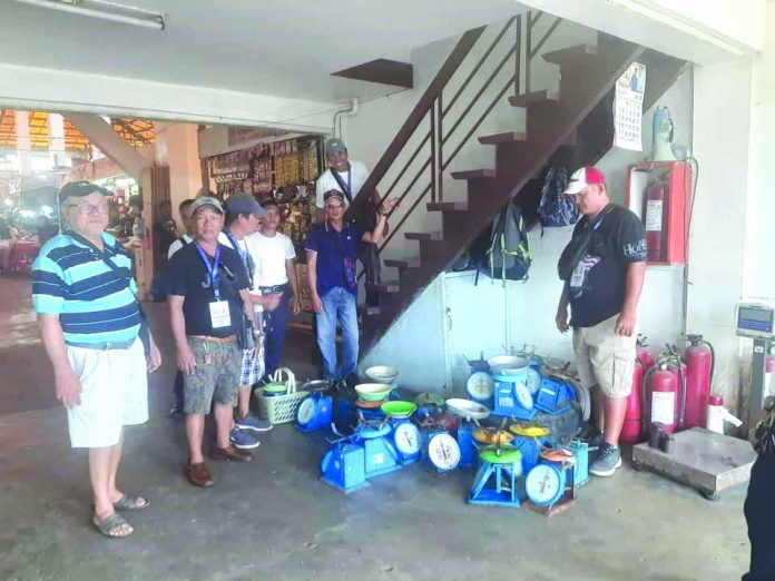 Defective weighing scales ROxas Personnel of Roxas City Environmental Sanitation and Enforcement Team seize at least 22 defective weighing scales from vendors at the Teodoro Arcenas Trade Center during a surprise inspection on Aug. 21. GLENN BEUP/PN