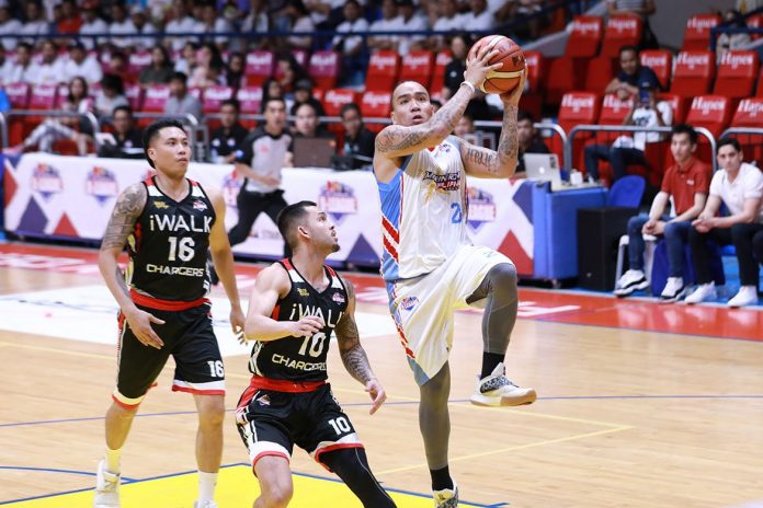 Eliud Poligrates Marinerong Pilipino Skippers’ Eliud Poligrates stretches for a layup. PBA PHOTO