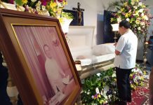 Iloilo mourns passing of ex-governor Griño Iloilo Gov. Arthur R. Defensor Jr. pays his respects to former Gov. Simplicio C. Griño at the St. Joseph the Worker Mortuary in Barangay Sambag, Jaro. BALITA HALIN SA KAPITOLYO