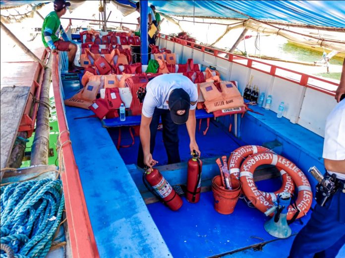 Iloilo Guimaras motorboats BOAT INSPECTION. A Philippine Coast Guard personnel inspects the safety equipment of this motorboat plying the Iloilo-Guimaras route. Do motorboats crossing the Iloilo Strait have, among others, enough lifejackets for their passengers? IAN PAUL CORDERO/PN