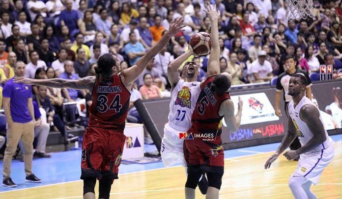 TNT KaTropa’s Jayson Castro and San Miguel Beermen’s Chris Ross are set to face each other anew in the East Asia Super League Terrific 12 slated from Sept. 17 to 22 in Macau. PBA PHOTO