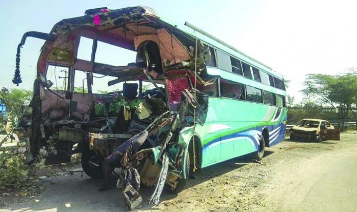 Laos bus crash Chinese state media say a bus carrying Chinese tourists crashed in Laos and at least 13 people were killed. ABC NEWS