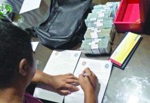 ‘Guilty’ robber returns stolen money in Boracay Conscience-stricken Leandro Sarito of Canduyong, Odiongan, Romblon returns the money he stole from a money changer shop owned by a Korean national in Boracay Island, Malay, Aklan. MALAY PNP/AKEAN FORUM