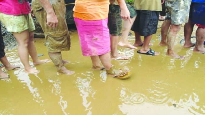 Leptospirosis is a bacterial disease that affects humans and animals, says World Health Organization. It is caused by bacteria of the genus Leptospira. This disease, common in rainy season, is transmitted primarily through contact of skin with water, moist soil or vegetation contaminated with the urine of infected animals. FBCNEWS.COM