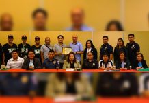Bacolod’s outstanding ‘barangay tanod’ cited Bacolod City vice mayor El Cid Familiarian awards the Outstanding Barangay Tanod certificate to Barangay Singcang Airport received by Barangay Captain Rosini Distrito and the members of the barangay tanods with POC members as witnessed in the awarding rites. PIA
