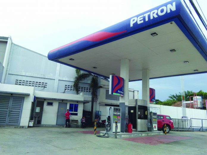 Petron Gasoline and diesel dropped by a noticeable amount of P0.10 per liter while kerosene posted a P0.10 increase per liter. PN